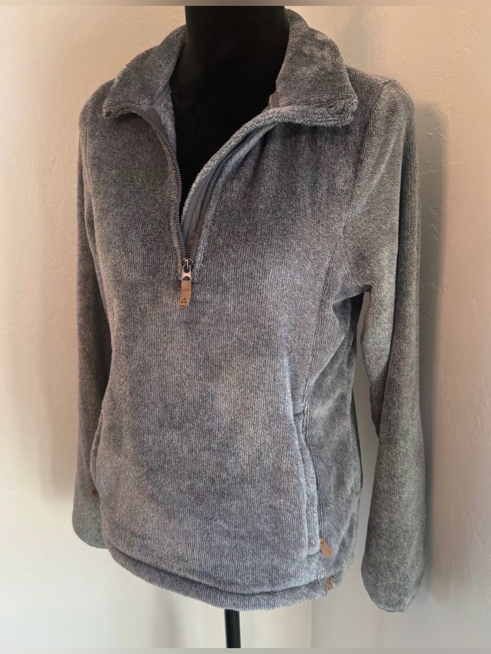 Brand New Women's Heather Gray Half-Zip Fleece Pullover Jacket (Size M)